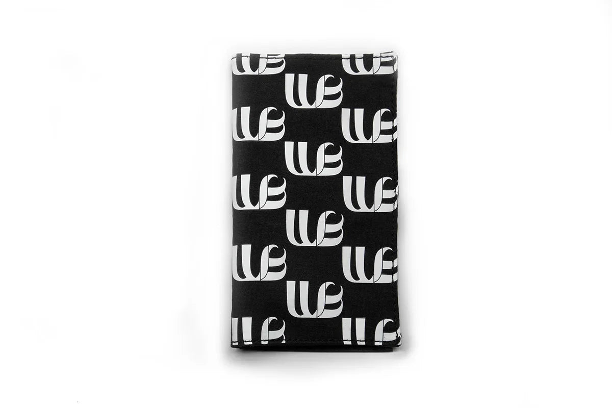 Outside view of the Wisnewski Magnetic Pouch. The pouch is closed and has the Wisnewski logo tiled on the front. 